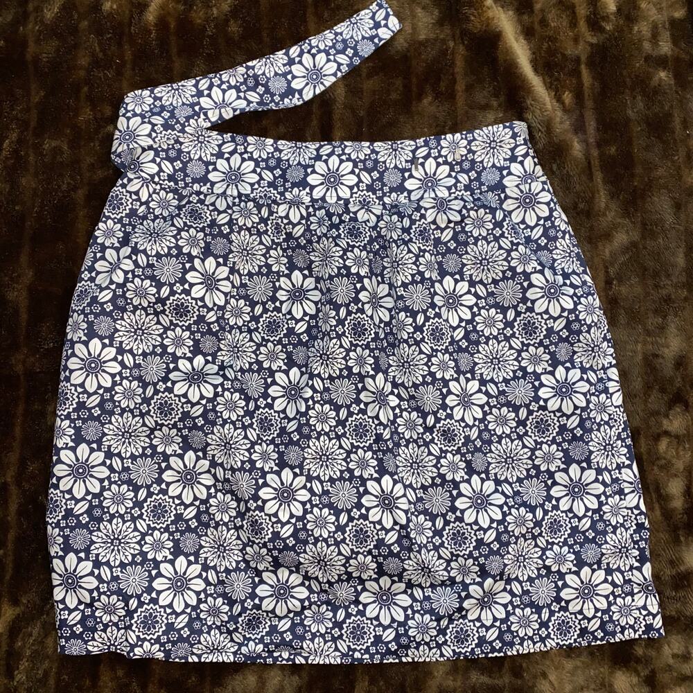 Brooks Brothers 8 White Floral On Navy Blue Stretch Cotton Lined Skirt